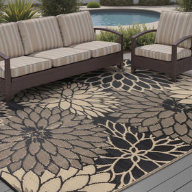 HUGEAR UV resistant straw mat maintains bright color in sunlit outdoor areas
