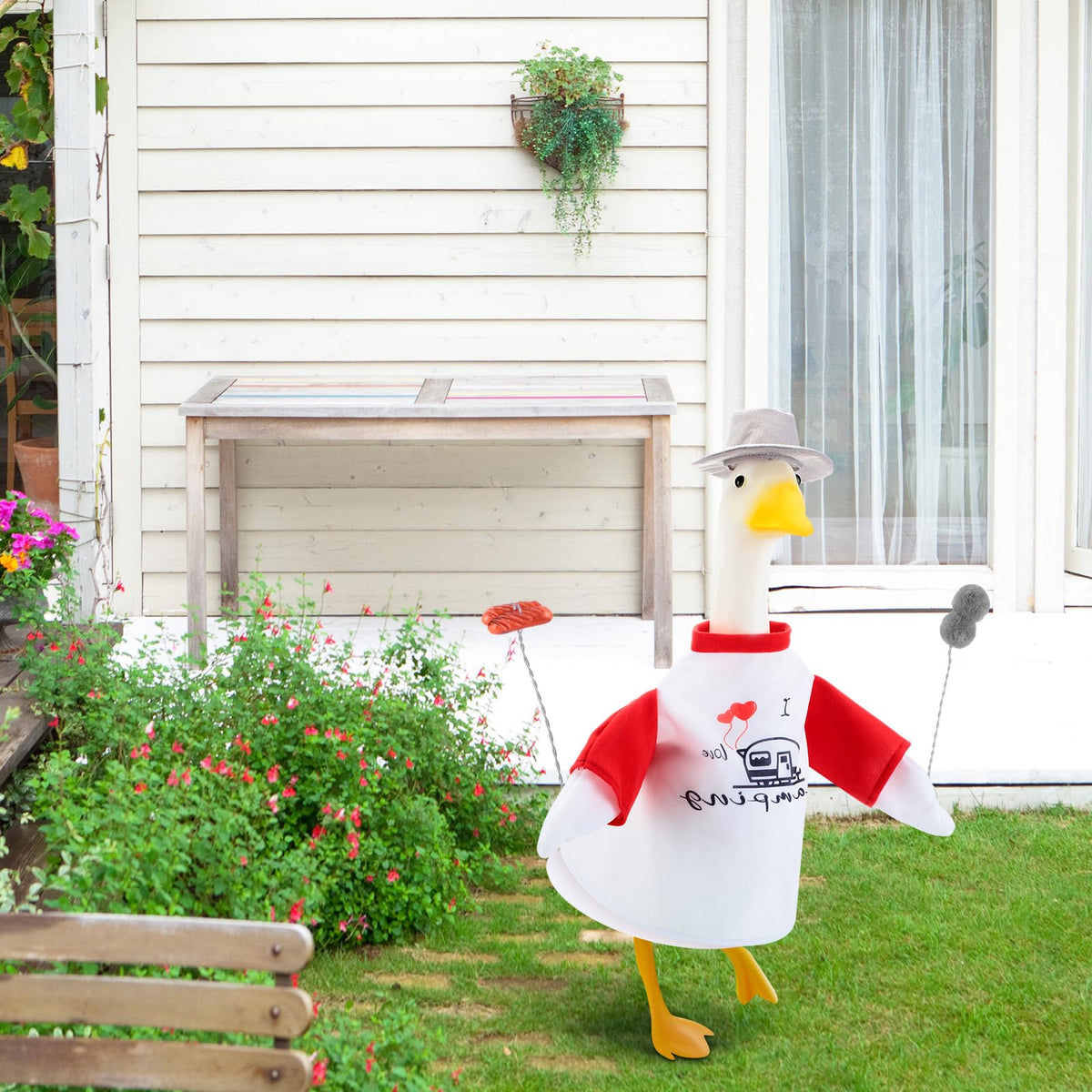 Huhumy polyester costume withstands weather while staying bright.
