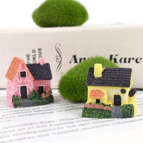 HUIANER resin house type B displayed as a cozy fairy garden accent