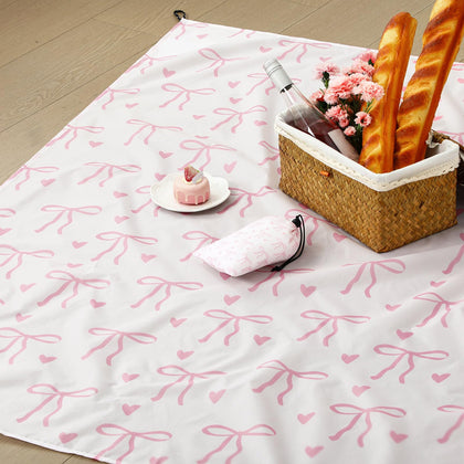 HunnmingRe pink bow pocket blanket folded for easy storage and portability.