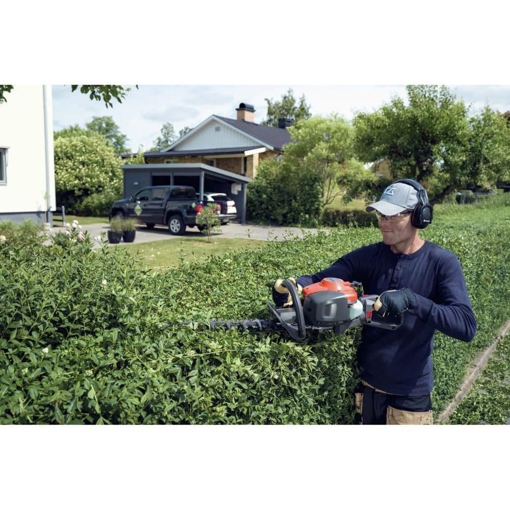 Husqvarna 322HD60 adjustable rear handle for versatile trimming angles
