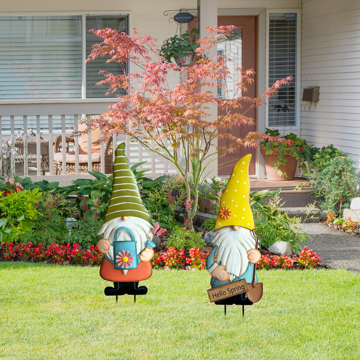 HUTHDAK metal gnomes with shovel ideal for flower bed accents