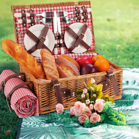 HYBDAMAI wine glasses elevate outdoor beverages with a refined touch.