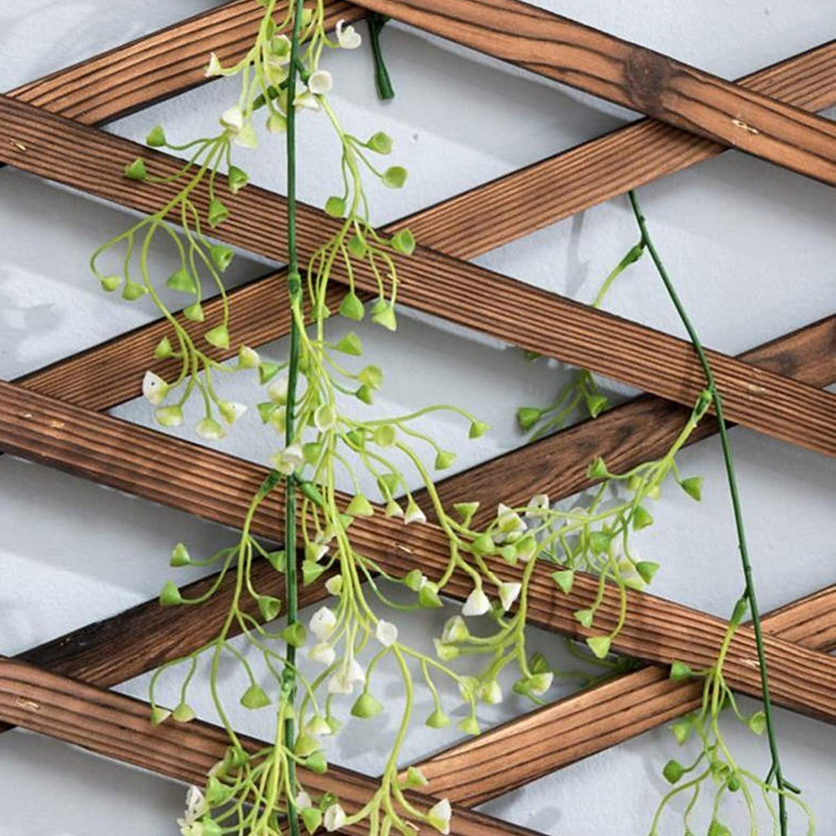 Iceyyyy indoor vertical garden decor idea installed on a wall for rooms.