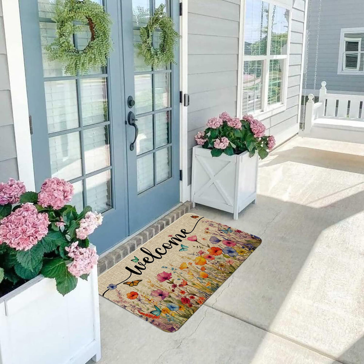 Ideasonna easy-clean outdoor rug is simple to maintain after use.