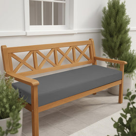 idee-home garden-ready cushion enhances backyard comfort during gatherings.