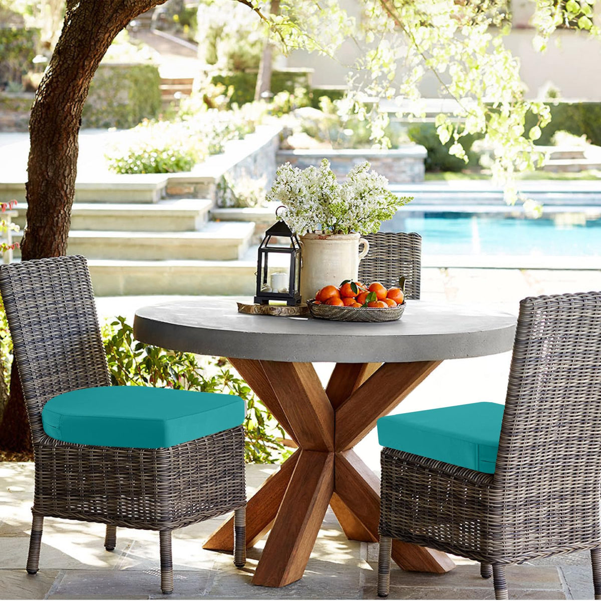 idee-home UV-resistant cushions retain color under sun exposure.