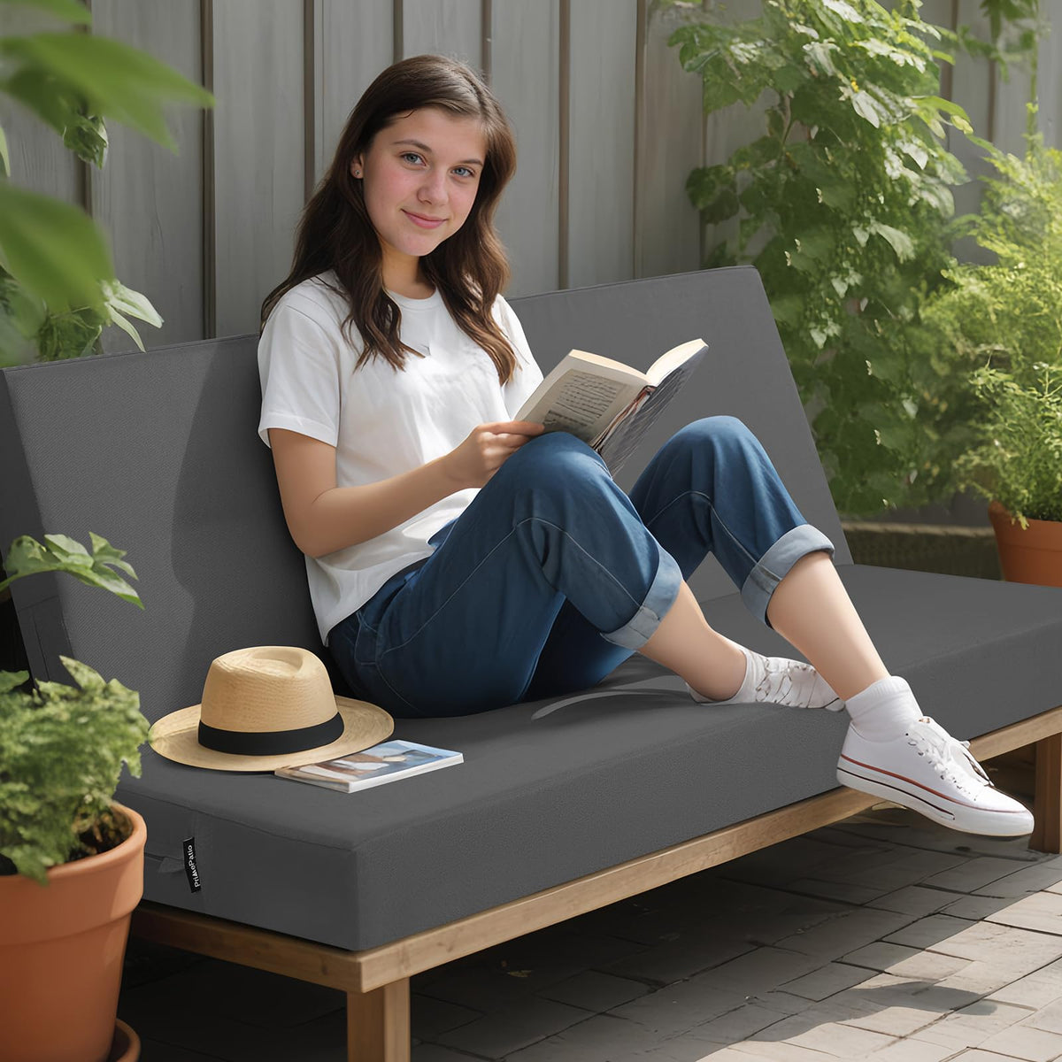 idee-home bench cushion with waterproof PU coating protects against splashes during outdoor meals.