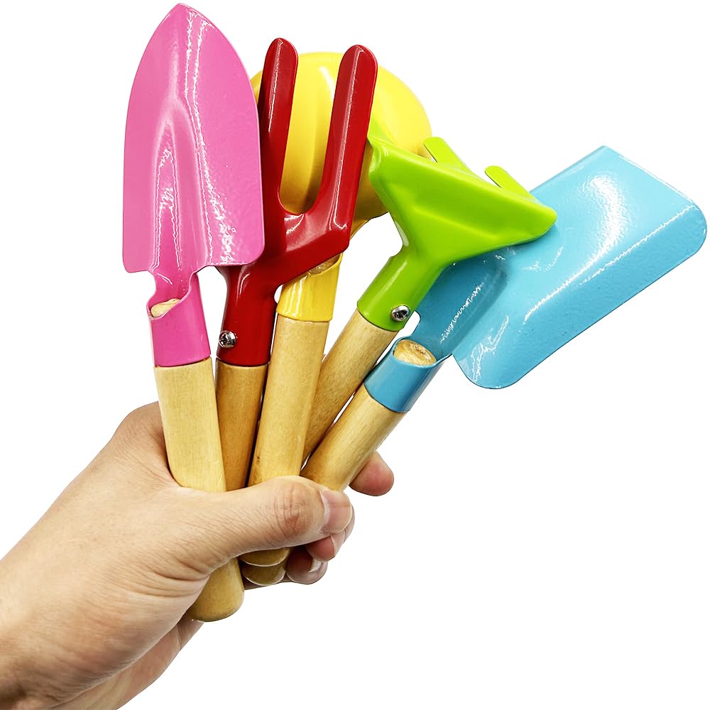 IELEK rake in bright colors for easy soil clearing