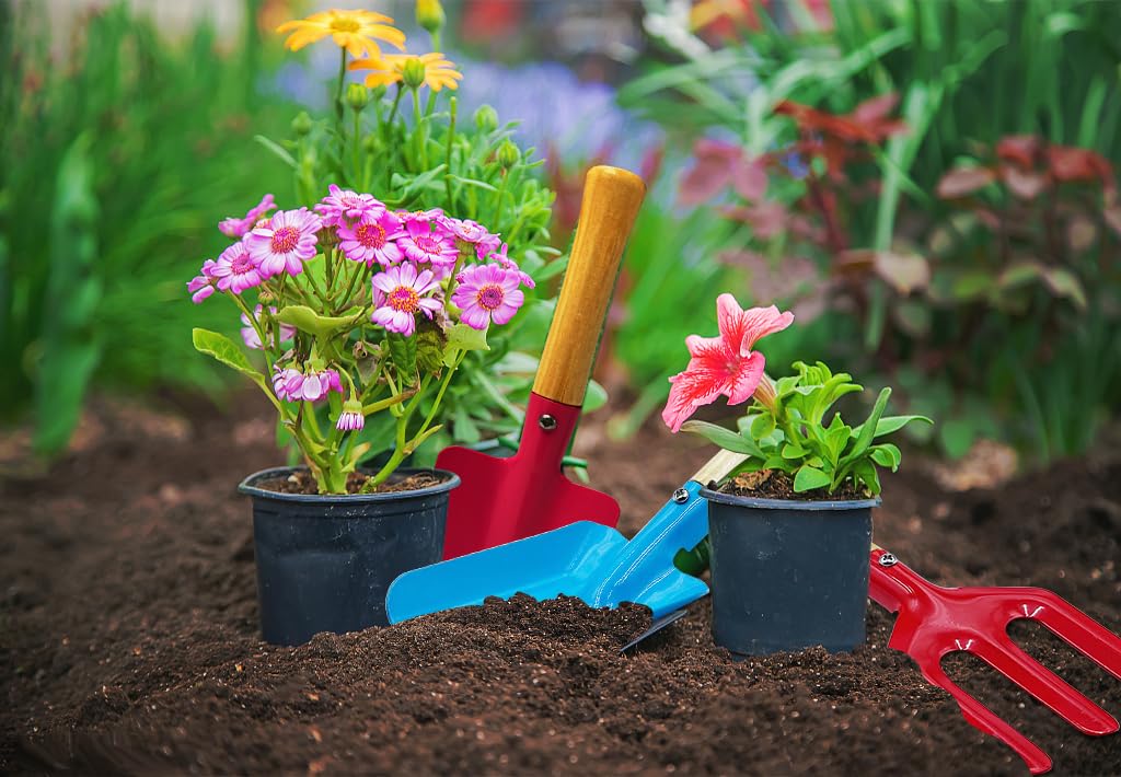 IELEK spoon tool designed for light digging with kids