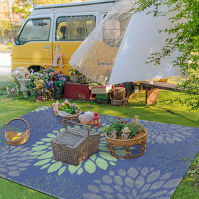 Ileading corner loops and stakes keep the rug securely in place.