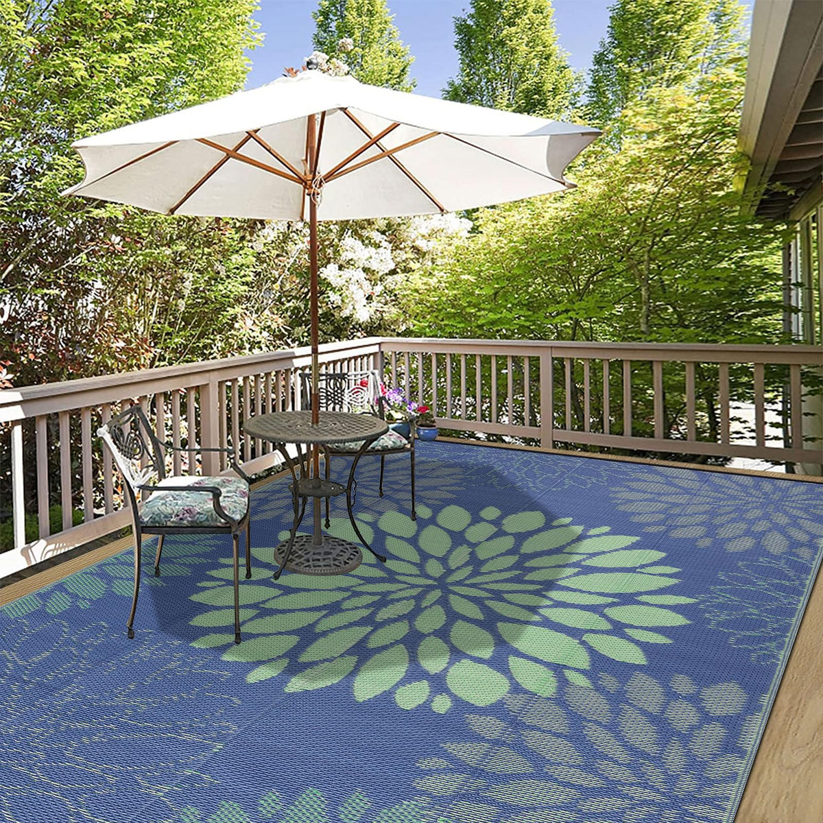 Ileading navy blue floral design rug adds style while staying easy to clean.
