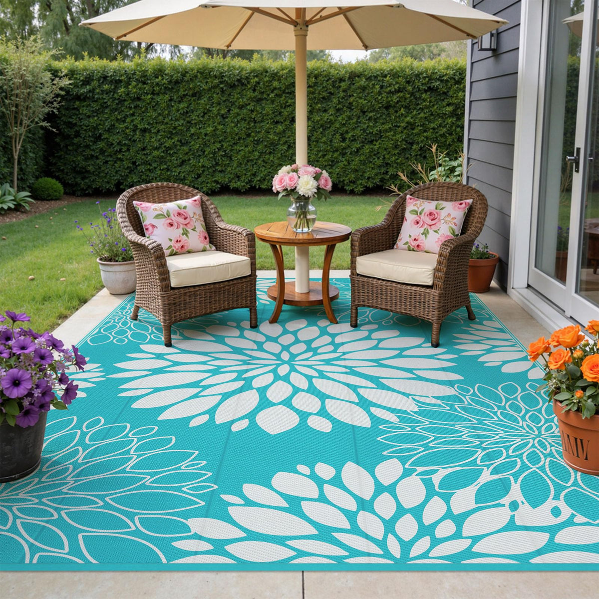 Carrying bag included with Ileading outdoor rug for easy transport and storage.