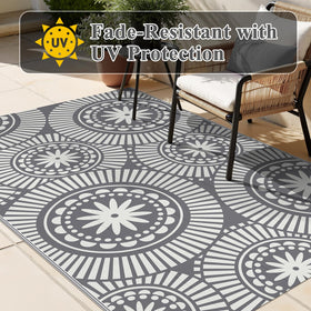 Ileading portable folding rug with bag enables simple camping setup.