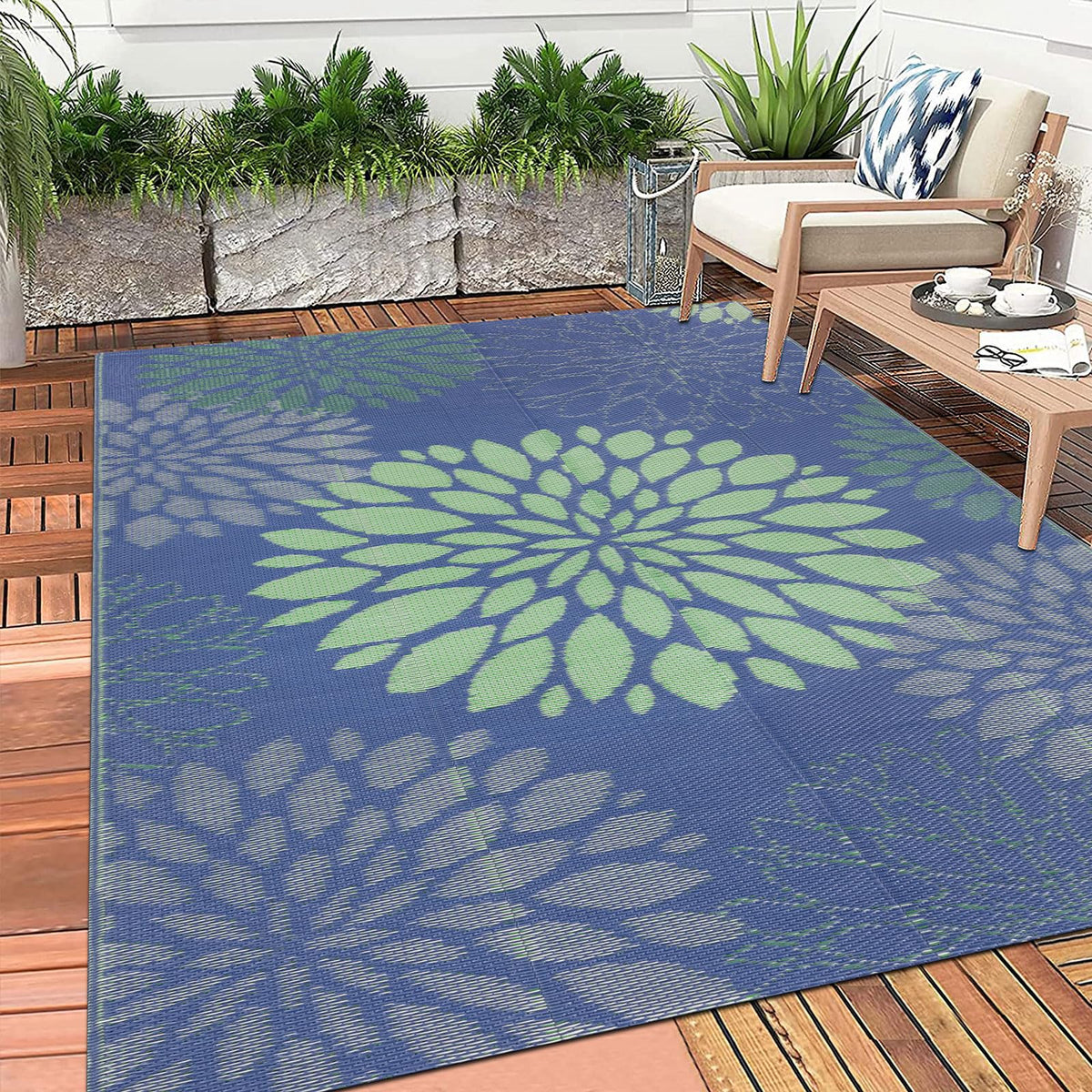 Versatile outdoor mat suitable for patios, gardens, beaches and picnics.