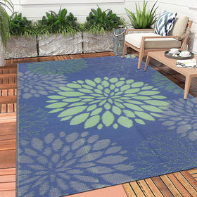 Versatile outdoor mat suitable for patios, gardens, beaches and picnics.
