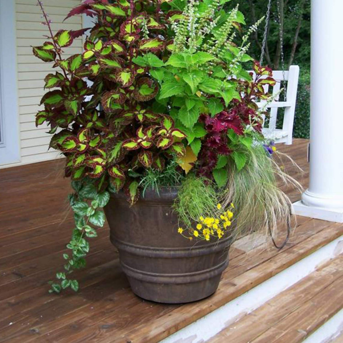 IMPRESA square risers prevent marks while keeping pots steady on surfaces.