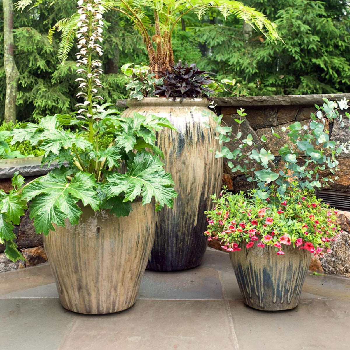 IMPRESA pack of 40 elevates up to 13 planters on patios and balconies.