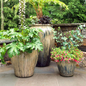 IMPRESA pack of 40 elevates up to 13 planters on patios and balconies.
