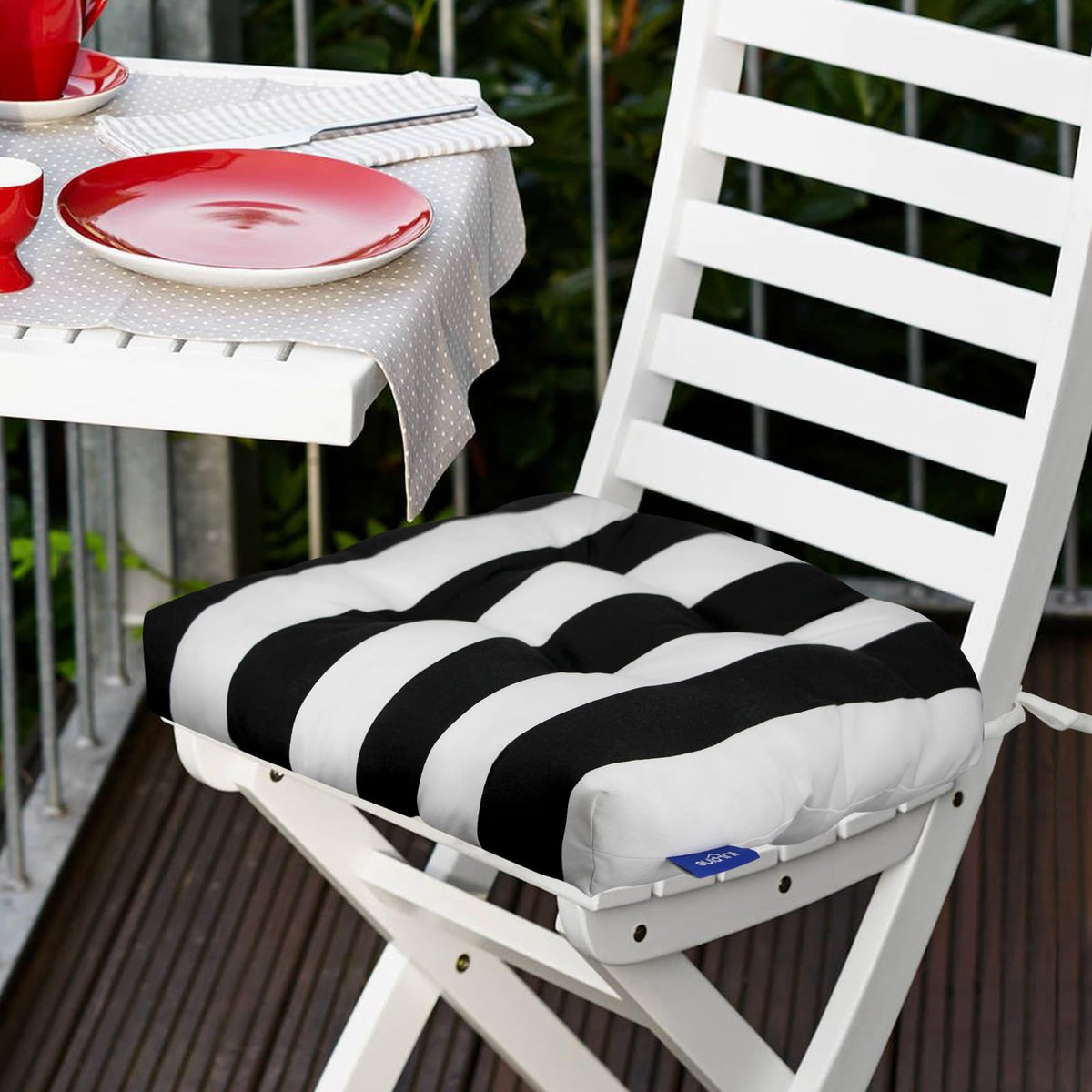 INFBLUE cushions suitable for indoor and outdoor use on a chair
