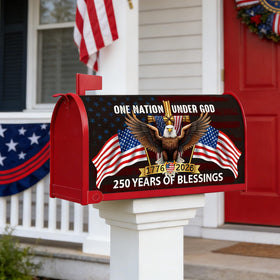 InIsaJace anniversary decor celebrates America's 250th anniversary outdoors.
