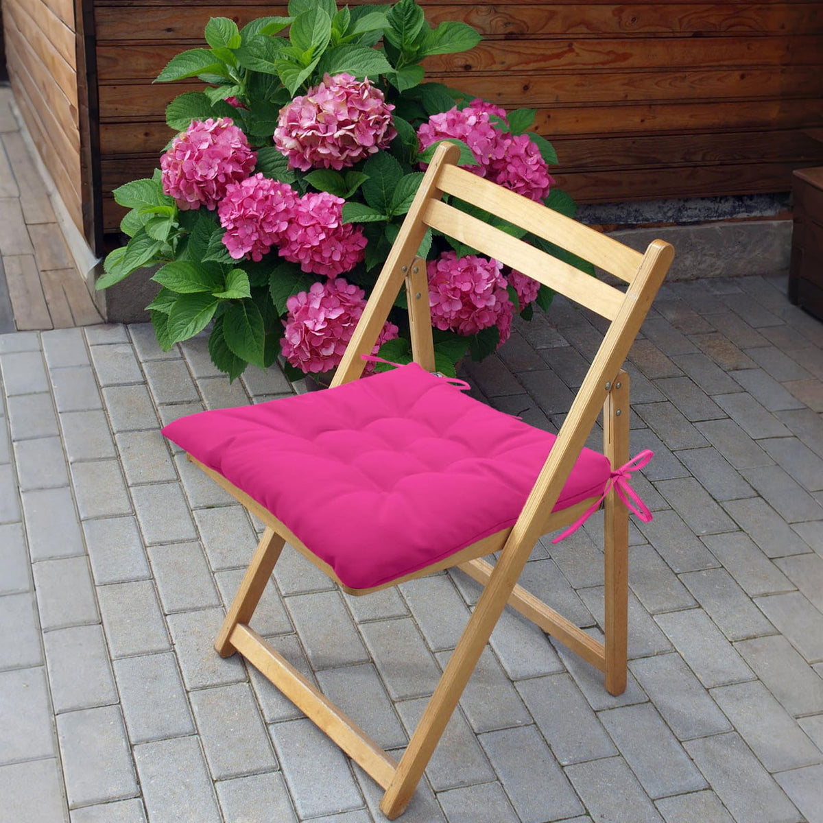 Insun thick overstuffed cushion delivers soft support and long-lasting shape.