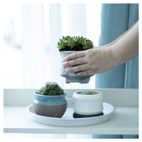 JAKOUE heavy-duty 3mm-thick plastic construction withstands daily use.