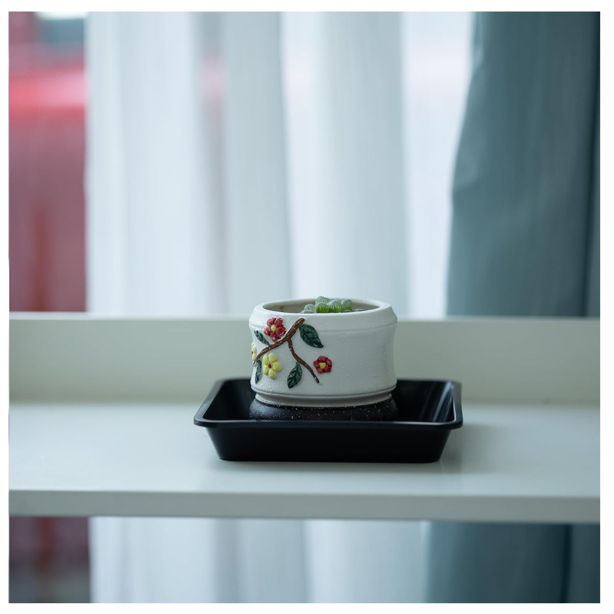 JAKOUE square plant saucer 4-inch durable plastic for repeated use.