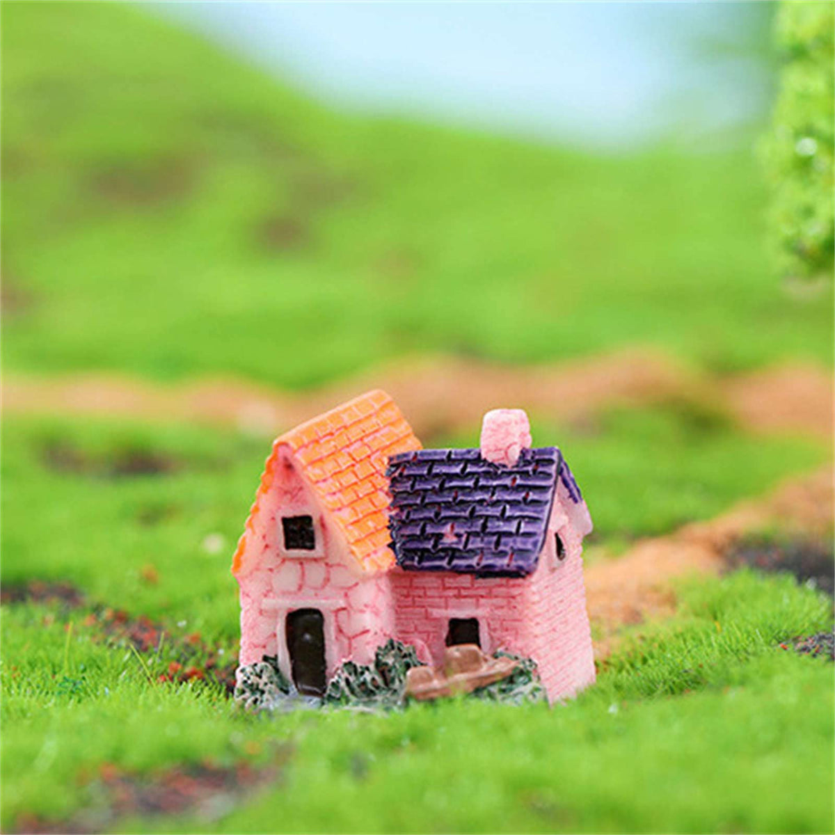 JANOU mini house garden decor—cute resin figures ideal for shelf displays and plant pots.