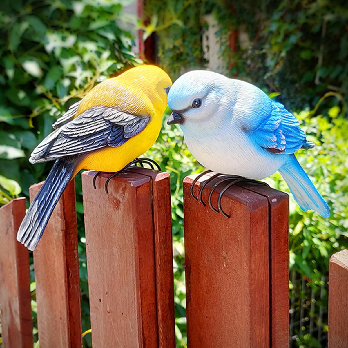 Jarpsiry 6.7-inch blue-yellow bird statue for small spaces.
