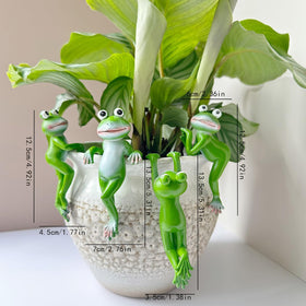JARPSIRY decorative frog on fence—eye-catching outdoor ornament with playful movement.