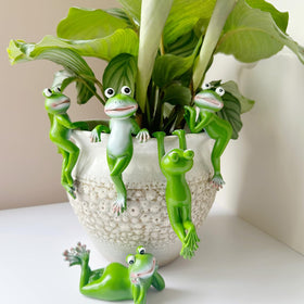 JARPSIRY resin frog sculpture—colorful outdoor accent for garden paths and fences.