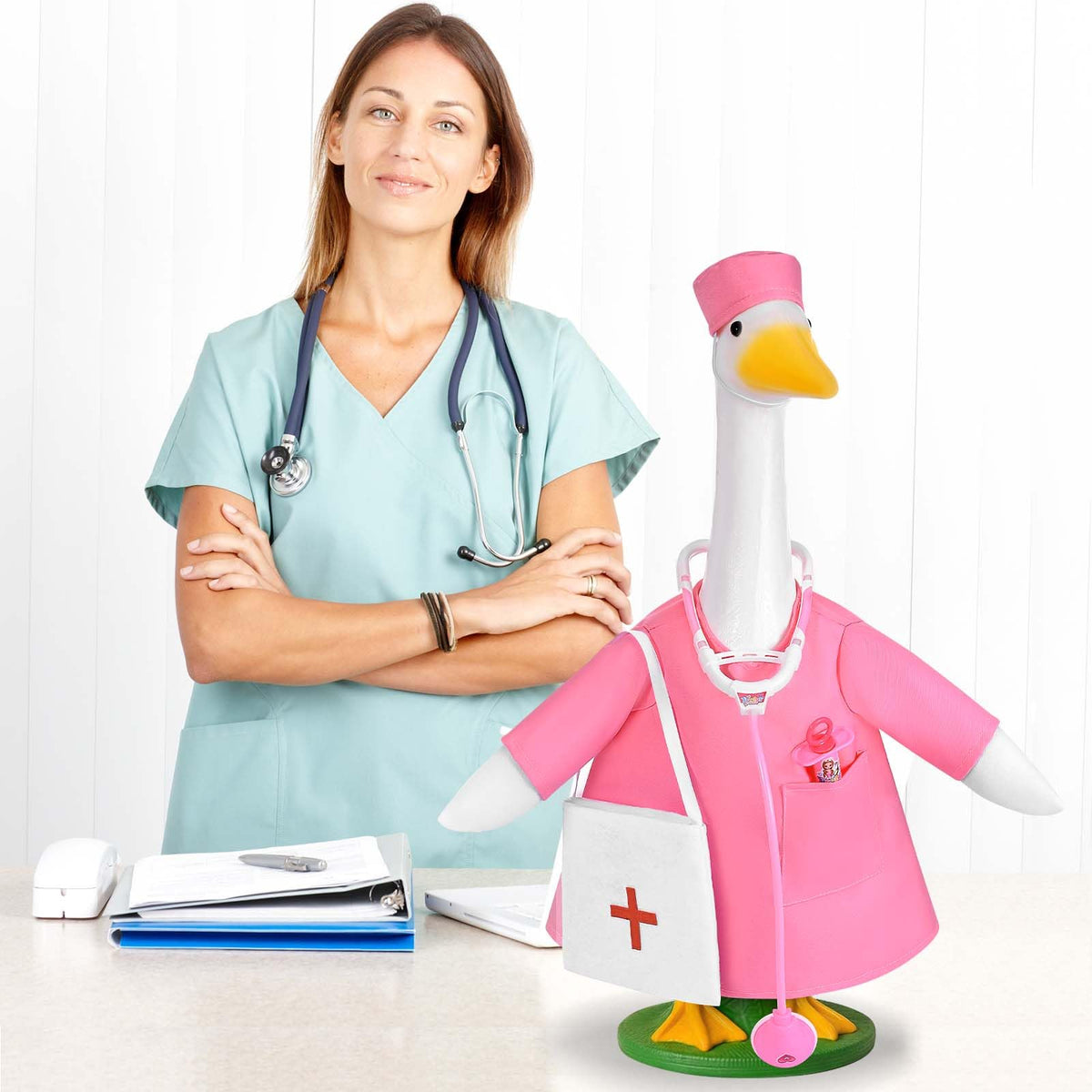 JcHrmers 23-inch goose statue outfit fits snugly for yard tribute