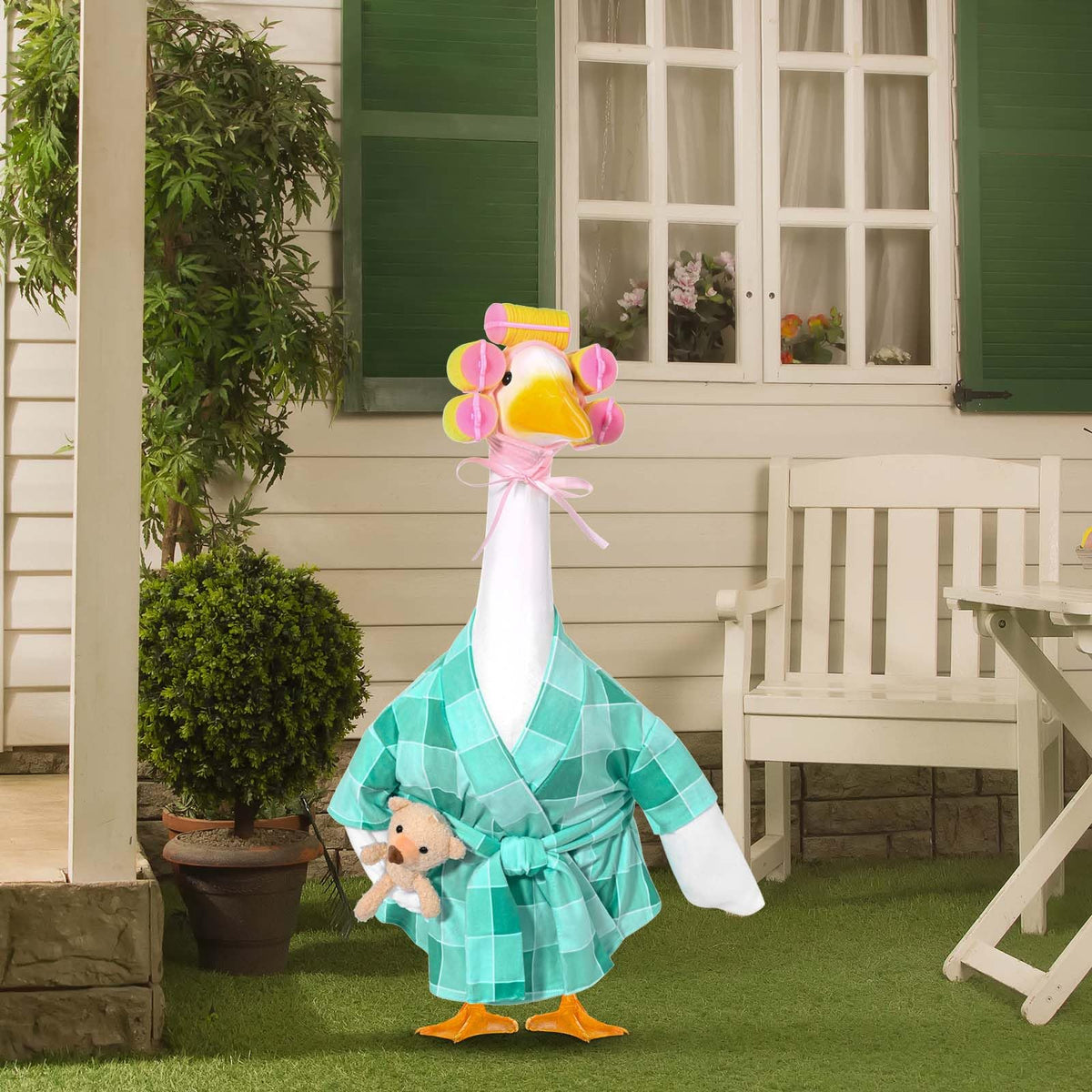 JcHrmers durable fabrics keep goose outfits looking fresh across seasons