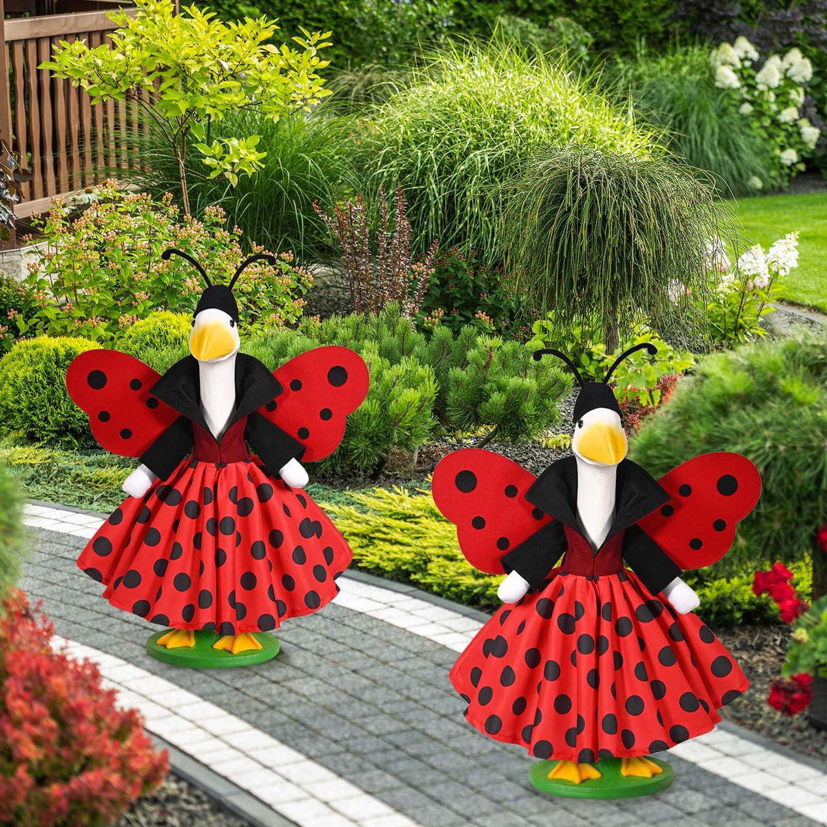 JcHrmers durable fabric keeps its shape for indoor or outdoor use.