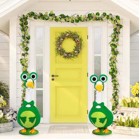 JcHrmers porch-goose-costume setup is simple for seasonal decorating.