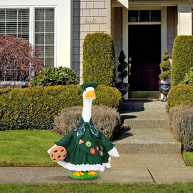 JcHrmers holiday-ready display brightens porch and garden