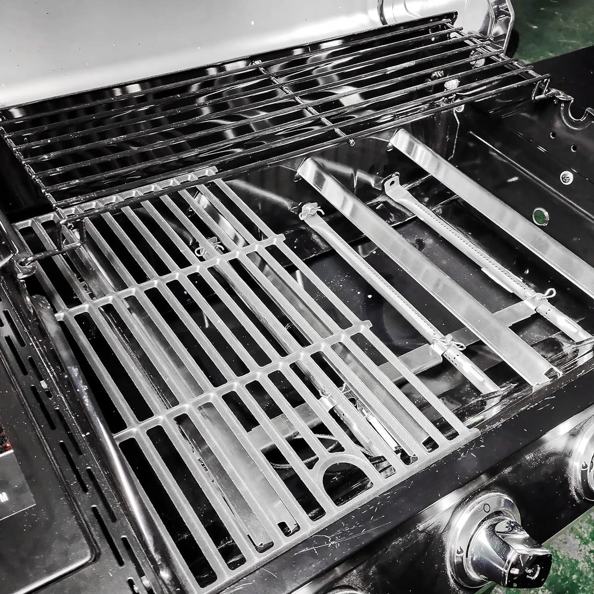JCLMER easy-clean surface simplifies maintenance after grilling