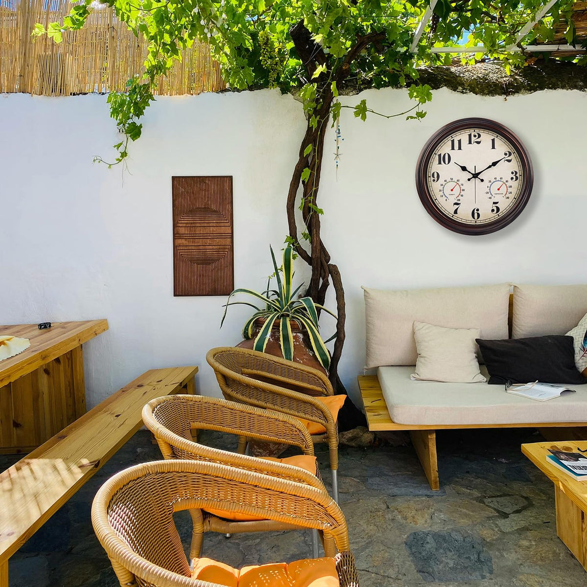 JENLYSTIME large numerals offer quick time reading from a distance.