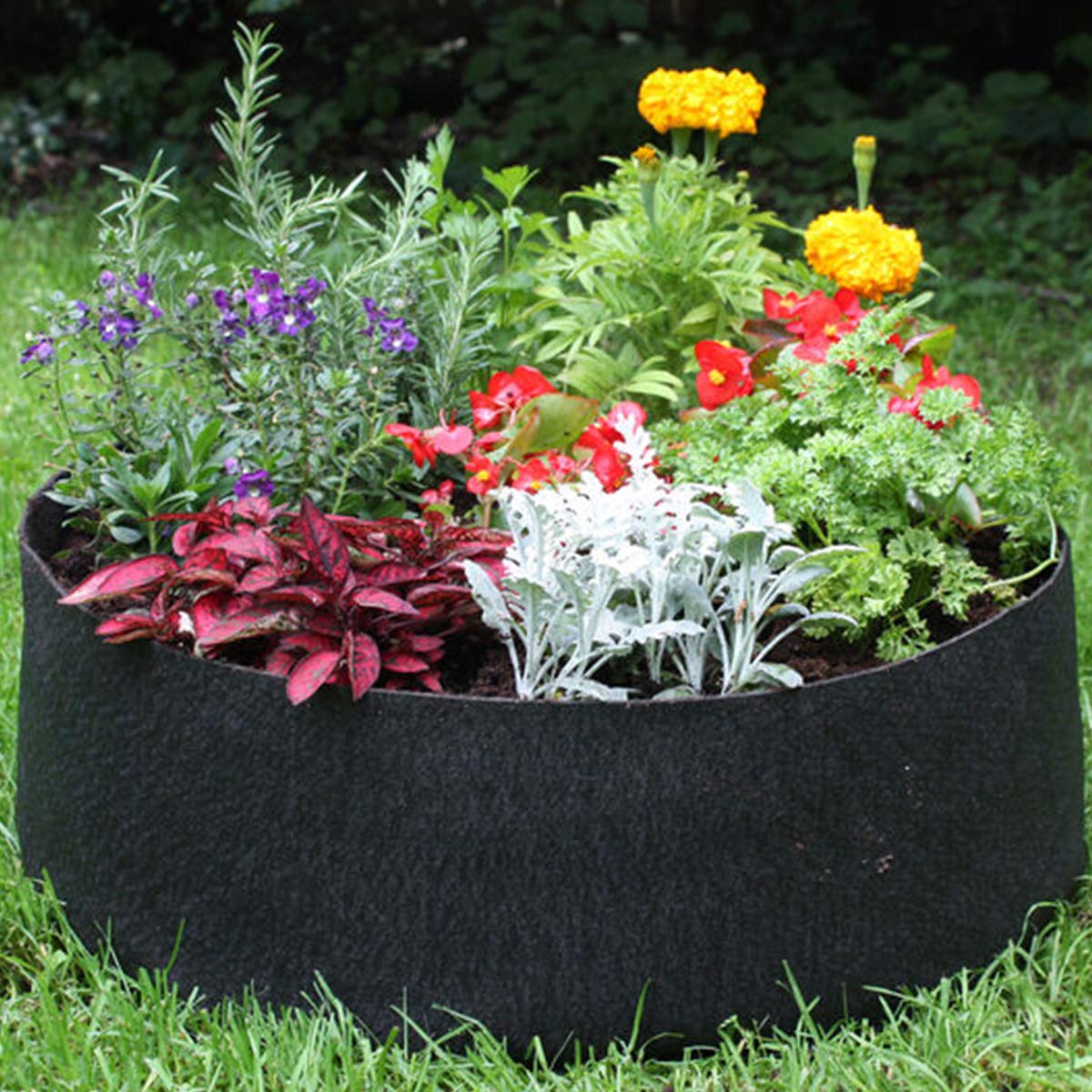 JES&MEDIS reusable garden containers support seasonal plantings.