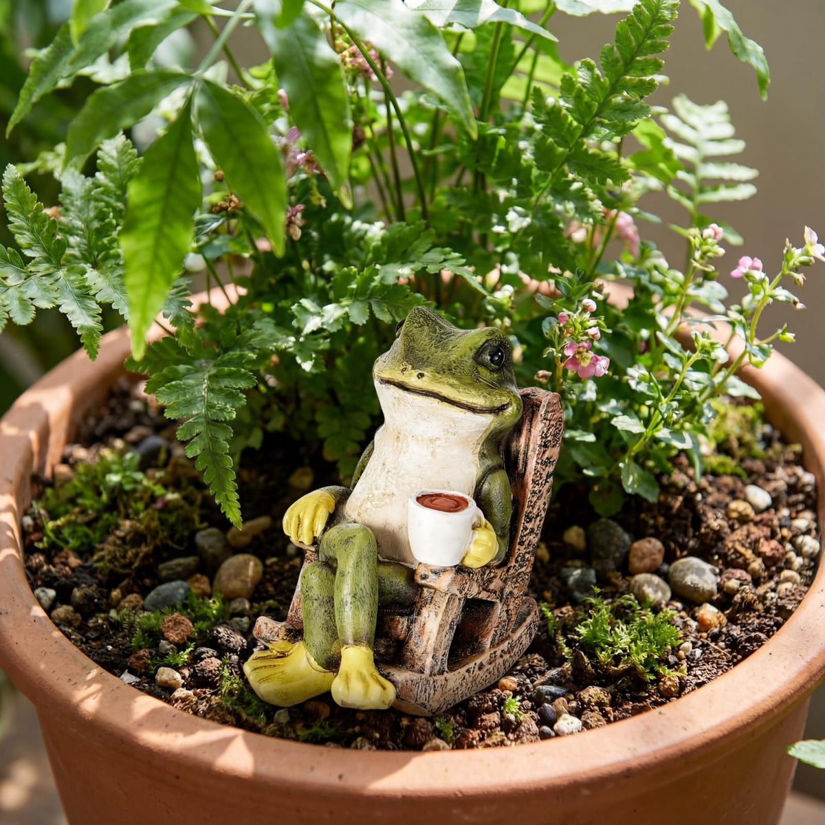 Jetec Mother's Day gift frog garden statue—sweet outdoor keepsake.