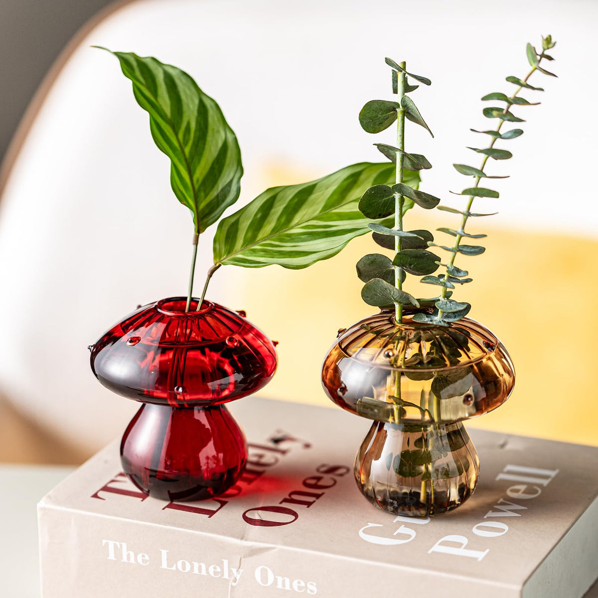 JGKYLDZ mushroom vases close-up glass details highlight craftsmanship and elegance.
