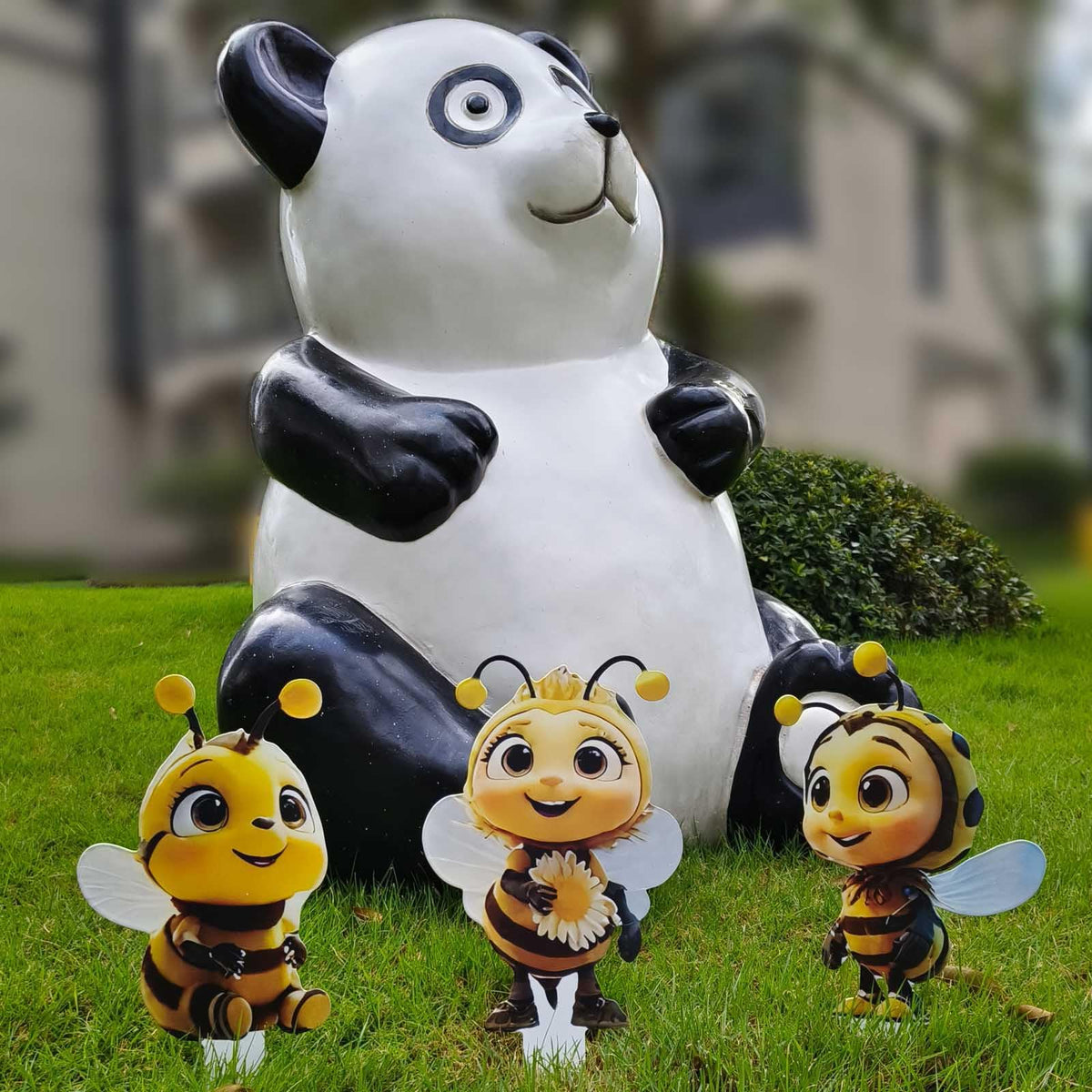 JGZTJXNK Bee Garden Stake 7 showcases a cheerful bee in outdoor decor.