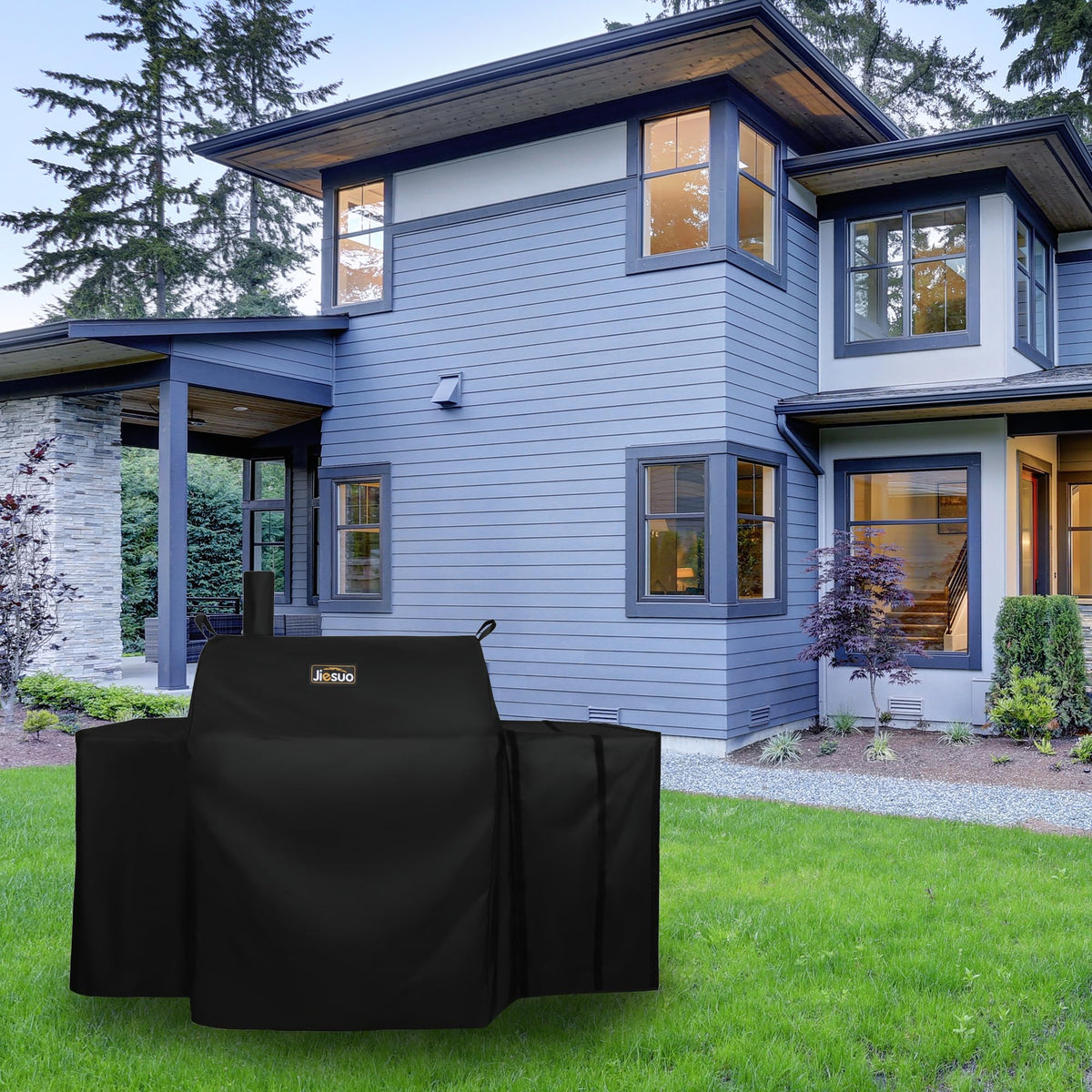Jiesuo 5555 grill cover comes with storage bag for neat keeping.