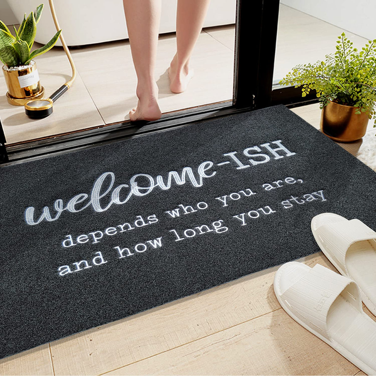JJUUYOU easy-care mat cleans quickly for busy households at entryways.