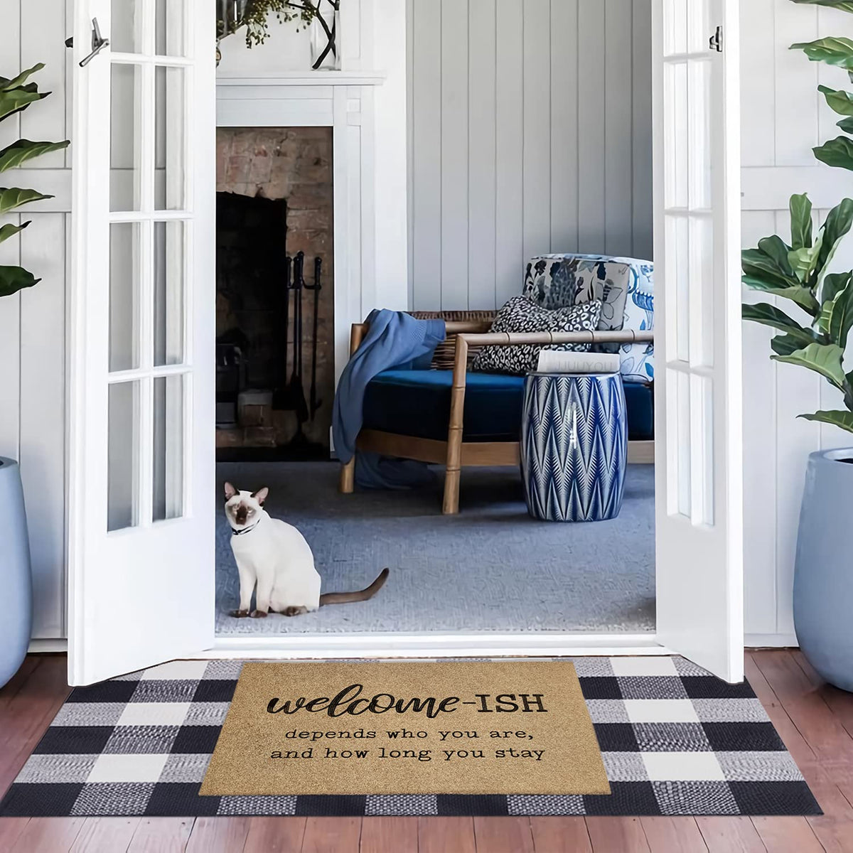 JJUUYOU dirt-scraping fibers helping keep interiors clean