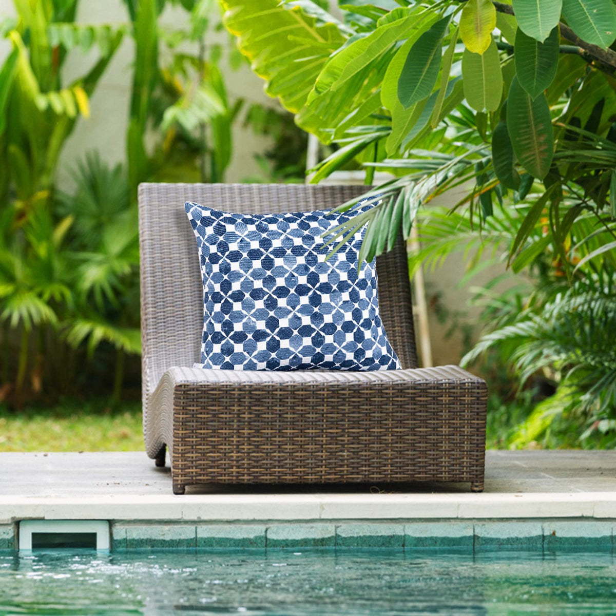 JMGBird weatherproof coating resists rain and spills on outdoor cushions.