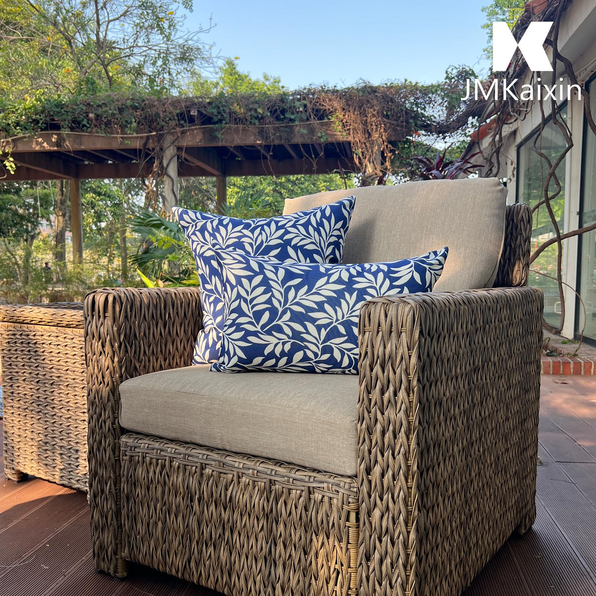 JMKaixin beach or poolside setup with comfortable outdoor pillows.