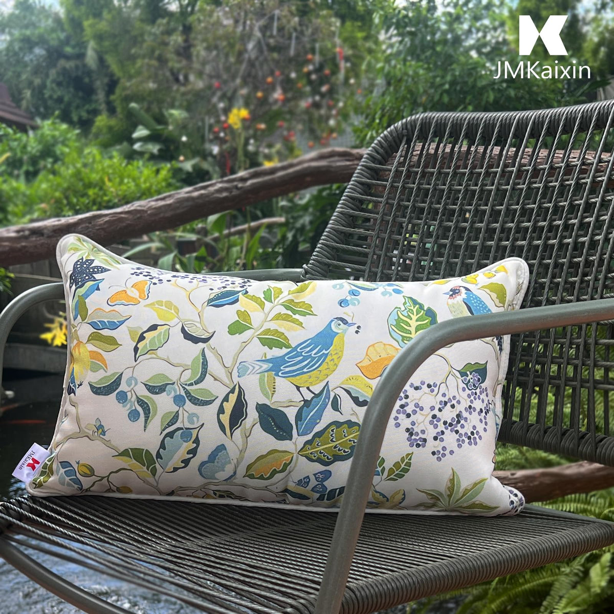 JMKaixin retro-design lumbar cushion adds stylish flair