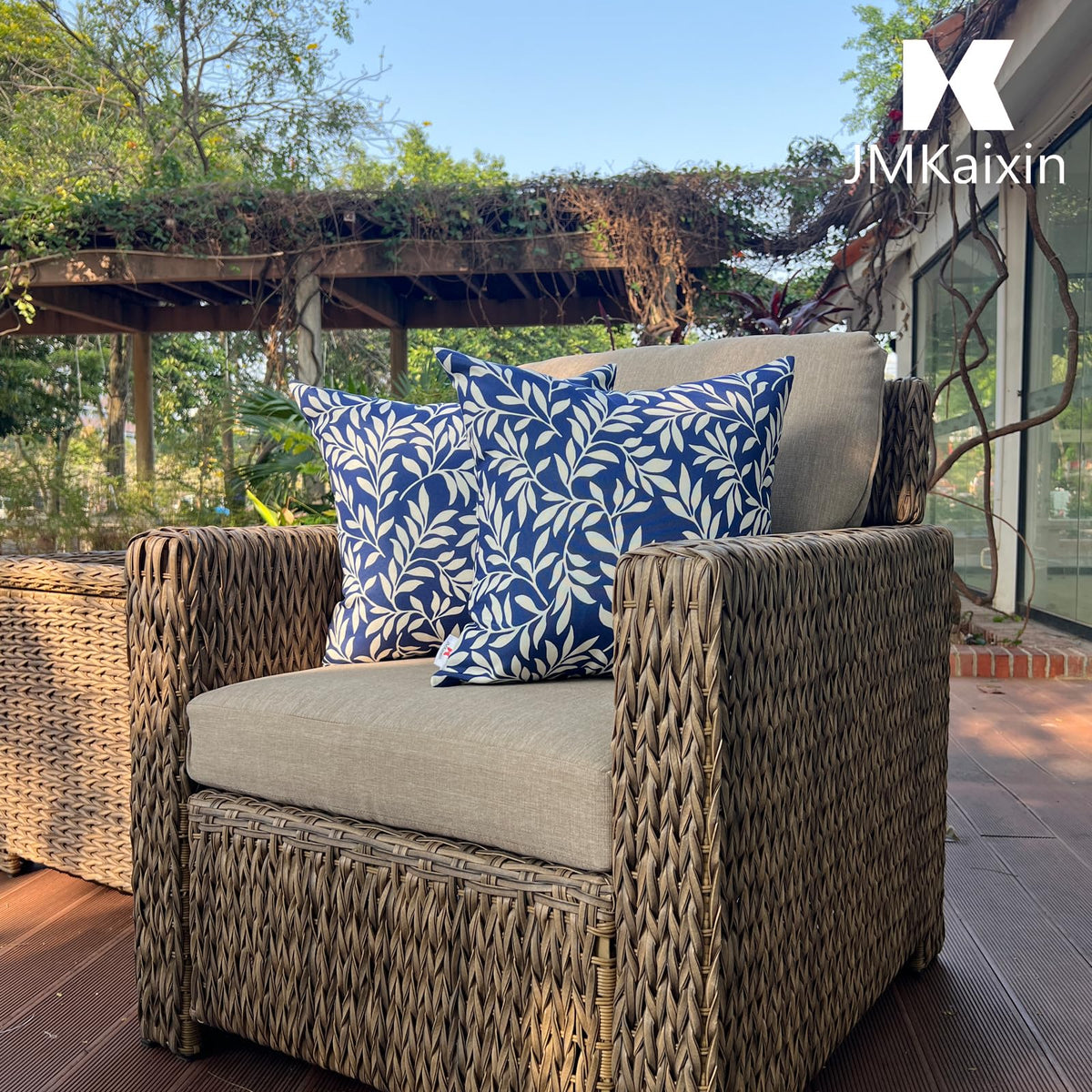 JMKaixin retro-pattern design adds personality to outdoor spaces.